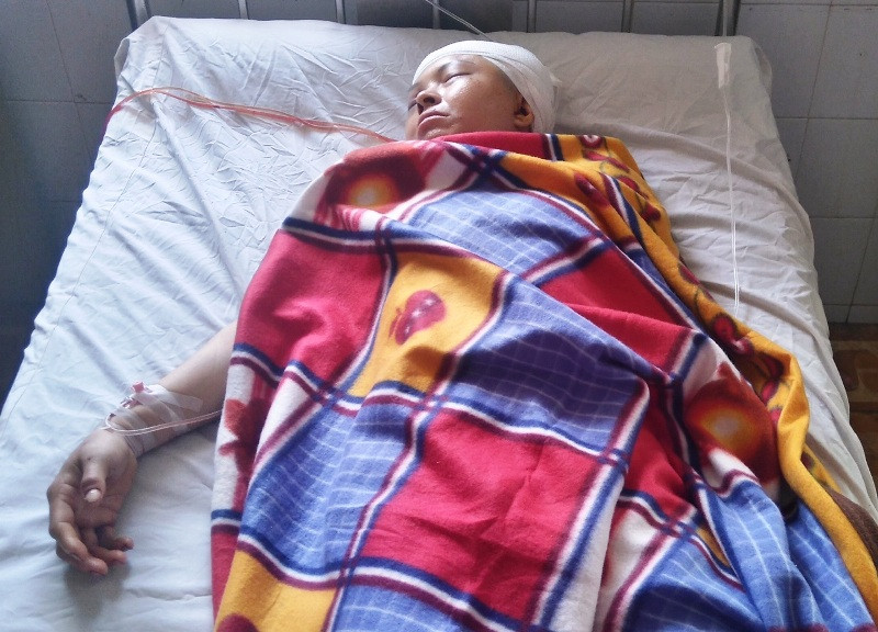 Bà Hạnh đang được cấp cứu tại bệnh viện.