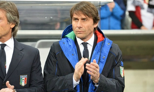 Conte đã bay đến London hôm Chủ Nhật để hoàn tất hợp đồng. Ảnh: AP.