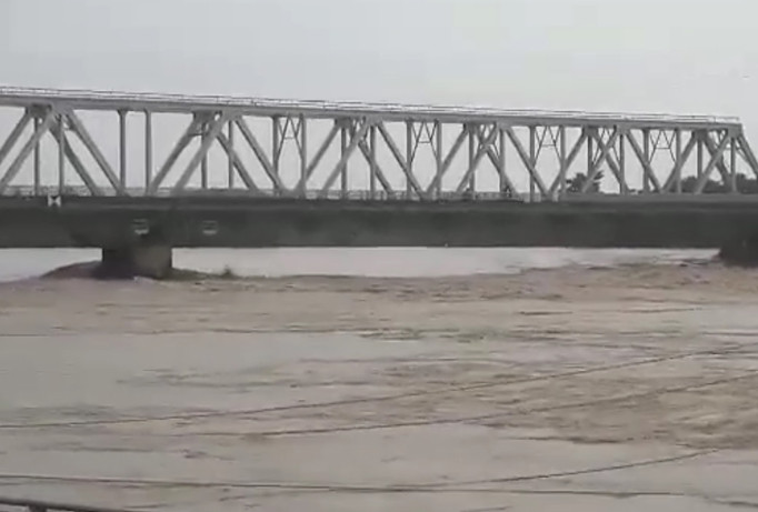 Rợn người hình ảnh nước lũ cuồn cuộn trên sông Mã