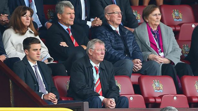 Ferguson dù giải nghệ vẫn kiếm 100.000 bảng một ngày.