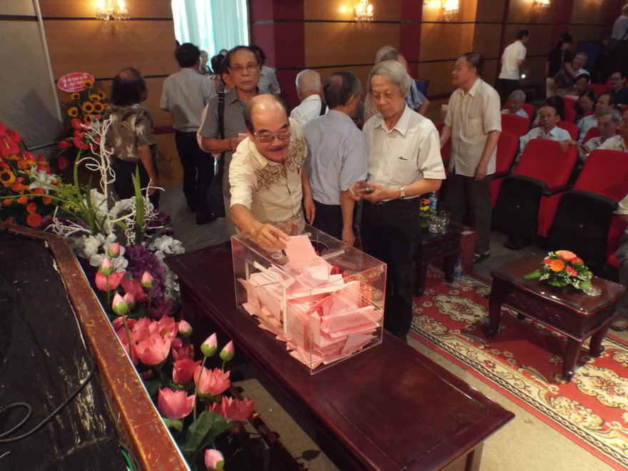 Đại hội bỏ phiếu sau quá nửa thời gian tranh cãi về nhân sự. Ảnh: Trần Nhương