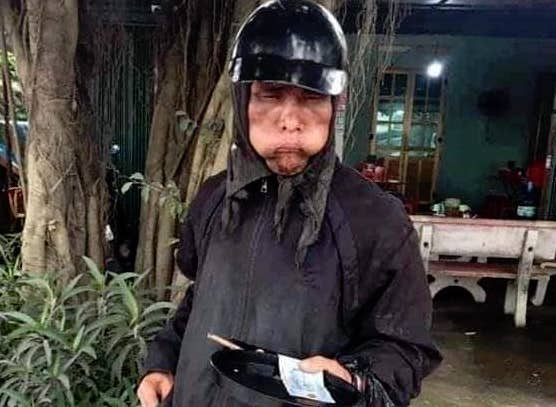 Nhóm người đi xin tiền gây xôn xao dư luận ở Hà Nội.