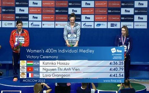 Cận cảnh Ánh Viên giành tấm HCB lịch sử ở Cúp thế giới