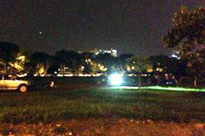 Bãi cỏ nơi phát hiện thi thể bị cháy.