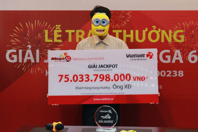 Ông X.Đ. tại buổi trao thưởng. Ảnh: Vietlott.