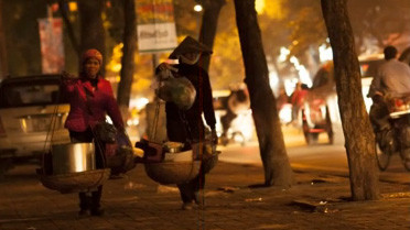 Mưu sinh trong đêm lạnh.