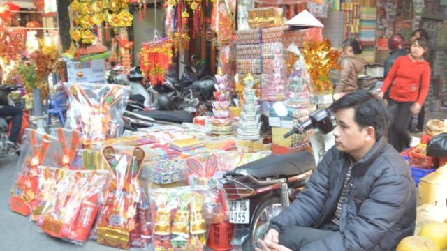 Hàng vàng mã ế ẩm trước lễ ông Công ông Táo