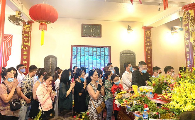 Tháng 7 là mùa vu lan báo hiếu theo đạo Phật. Ảnh: Trọng Tài