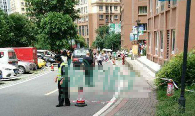 Cảnh sát phong tỏa hiện trường.