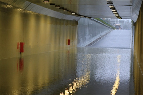 Hầm chui Điện Biên Phủ - Nguyễn Tri Phương (Đà Nẵng) ngập sâu sau trận mưa lớn ngày 10/12.