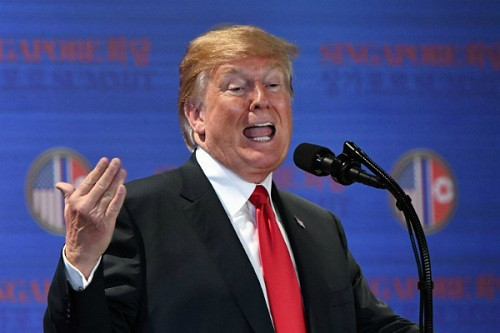 Tổng thống Mỹ tại cuộc họp báo chiều nay ở Singapore. Ảnh: AFP.