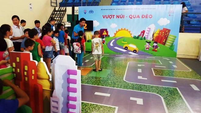 Toyota Việt Nam tiếp tục hành trình giáo dục ATGT cho học sinh