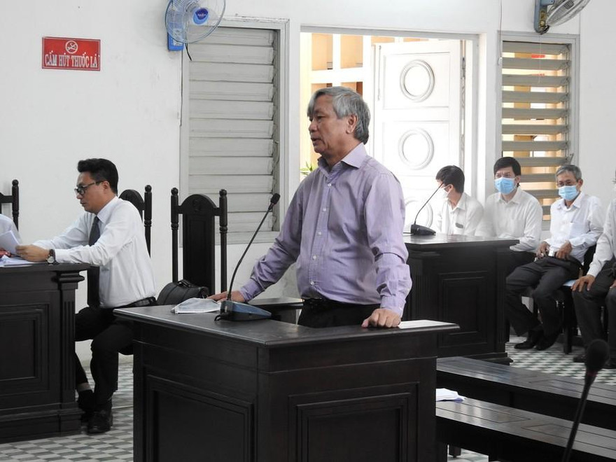 Cựu Giám đốc Sở Y tế tỉnh Long An Lê Thanh Liêm tại phiên xử sơ thẩm. Ảnh: Tân Châu