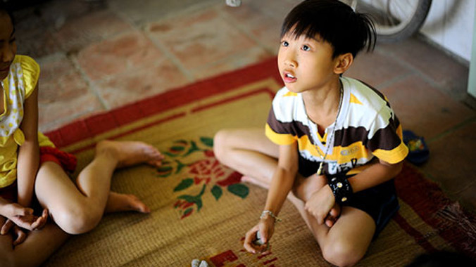 Ngoài việc mê hát chèo, tuồng, quan họ... Đức Vĩnh cũng là đứa trẻ thích các trò chơi như đánh chắt, nhảy dây...