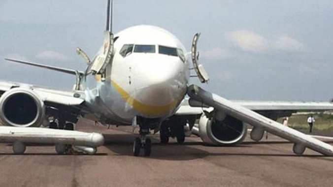 Máy bay Jet Airways sau khi hạ cánh. Ảnh: Daily Mail.