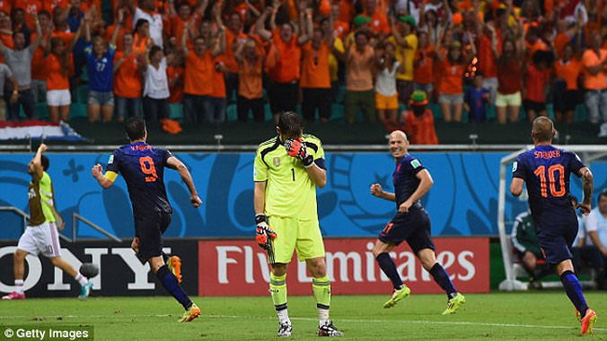 “Thánh” Iker gặp phải vận đen trong thứ 6 ngày 13 duy nhất của năm