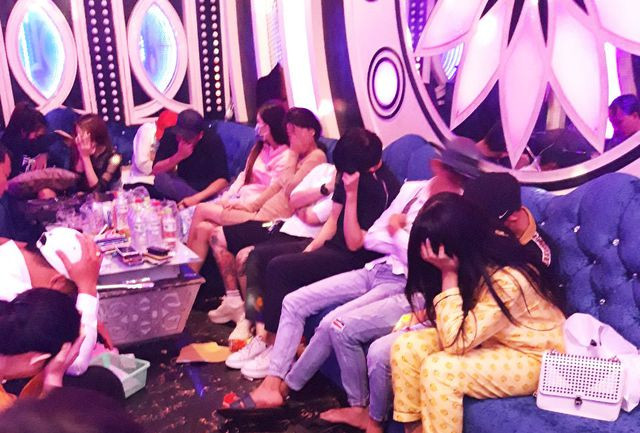 70 thanh niên phê ma túy trong quán karaoke