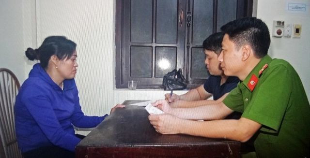 Đối tượng Lê Thị Loan tại cơ quan Công an. Ảnh: Công an Hà Nam