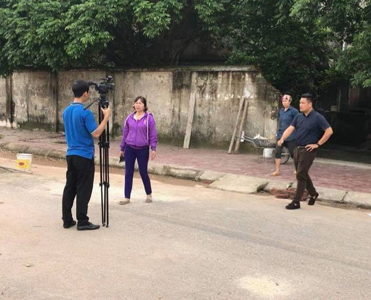 Bị can Lê Thị An (áo tím), là chủ đàn chó cắn bé trai 7 tuổi tử vong hôm 3/4