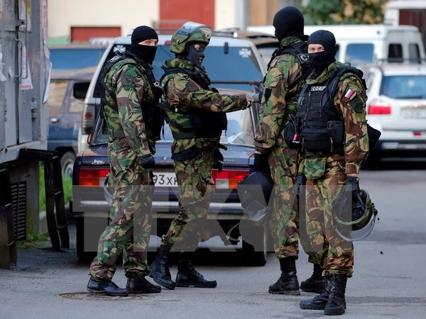 Lực lượng an ninh Nga tuần tra tại khu vực Bắc Caucacus, St. Petersburg ngày 17/8 vừa qua. (Ảnh: EPA/TTXVN)