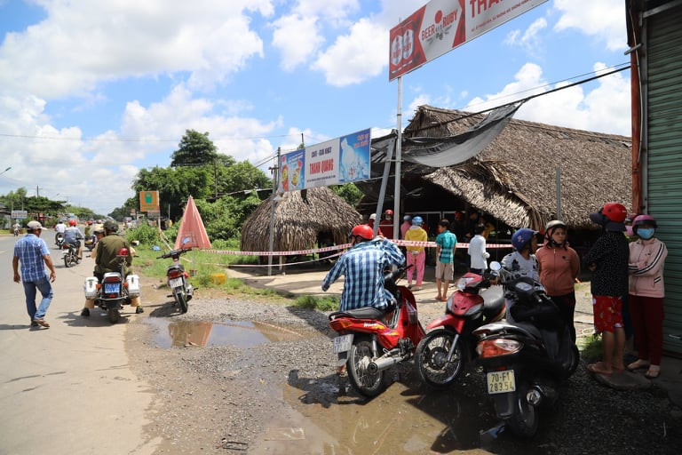 Quán cà phê nơi đôi nam nữ chết bất thường. Ảnh: CTV