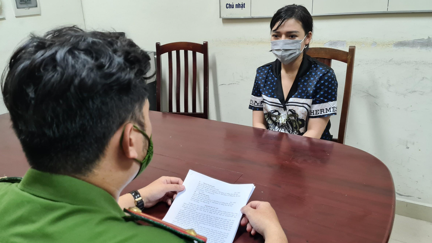 Cơ quan công an làm việc với đối tượng Tuyến. Ảnh. H.Y