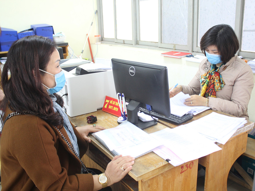 Đà Nẵng, Quảng Nam cùng 1 số tỉnh ảnh hưởng nặng COVID-19 phải chi trả lương hưu, trợ cấp BHXH tháng 4-5/2020 vào cùng một kỳ. Ảnh minh họa