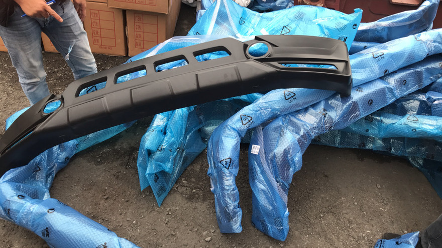 Lô hàng được mở tờ khai ngày 18/3 theo loại hình A12, tại một Chi cục thuộc Cục Hải quan Hà Nội, khai báo có 9 mục, là phụ kiện ô tô