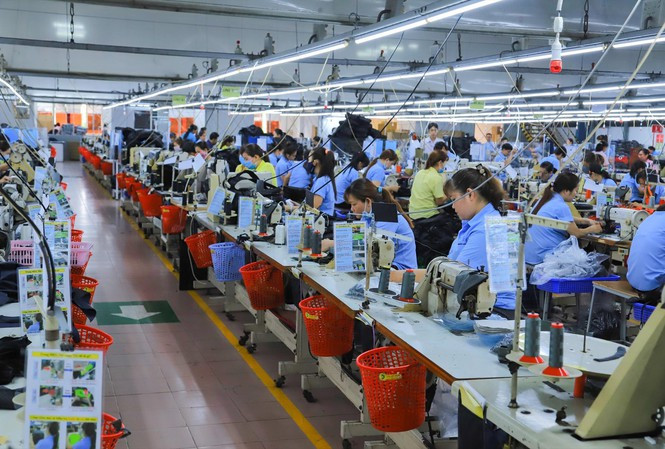 Công nhân Cty Pung Pook Sài Gòn sản xuất thành phẩm Ảnh: Website doanh nghiệp 