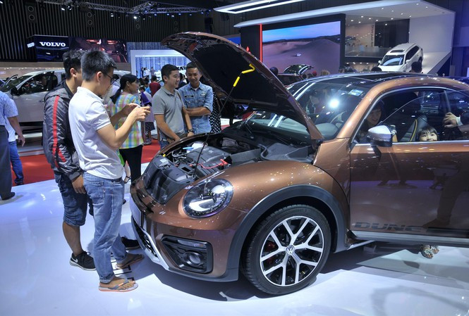 Hơn 11.000 xe đăng ký mới trong ngày đầu giảm nửa lệ phí trước bạ