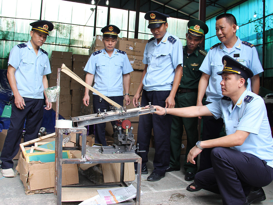 Công chức Hải quan trong một chuyên án điều tra