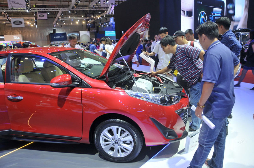 Bộ Tài chính bác bỏ đề xuất giảm 50% lệ phí trước bạ khi đăng ký ô tô 