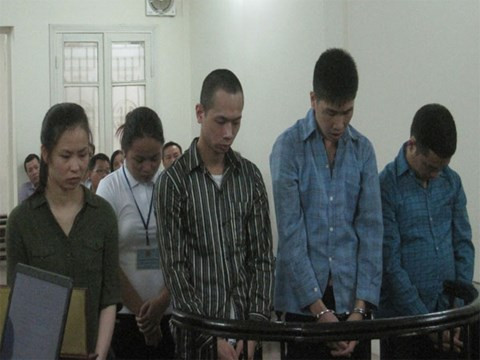 Cựu thủ quỹ Ngân hàng ACB cùng các bị cáo liên quan.