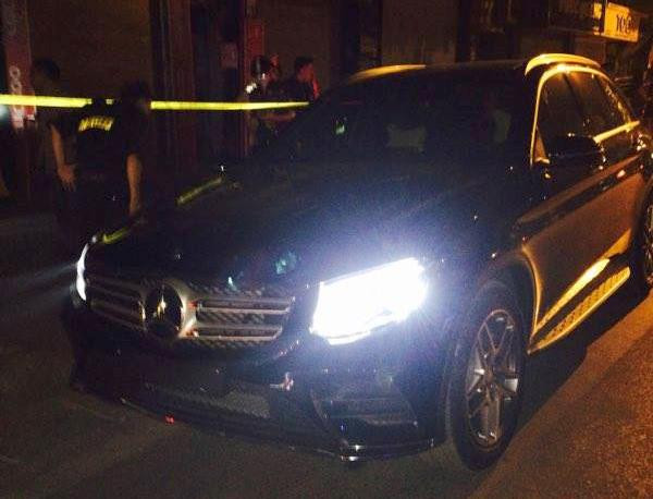 Chiếc xe bị lực lượng chức năng đuổi theo yêu cầu dừng xe kiểm tra.