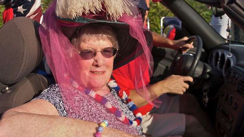 Lee Fierro qua đời ở tuổi 91 vì COVID-19.