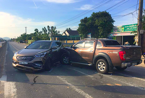 Một vụ tông xe vào nhau trên quốc lộ 1A, sau đó hỗn chiến khiến một người chết liên quan đến hai nhóm hoạt động tín dụng đen