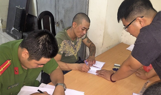 Điệp thời điểm bị bắt tại Công an Hải Phòng. Ảnh: Công an cung cấp