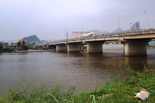 Cầu Bồng Lạng, nơi đôi nam nữ nhảy xuống sông