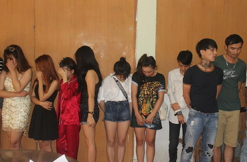 Nhóm thanh niên bị phát hiện tại quán karaoke sáng nay