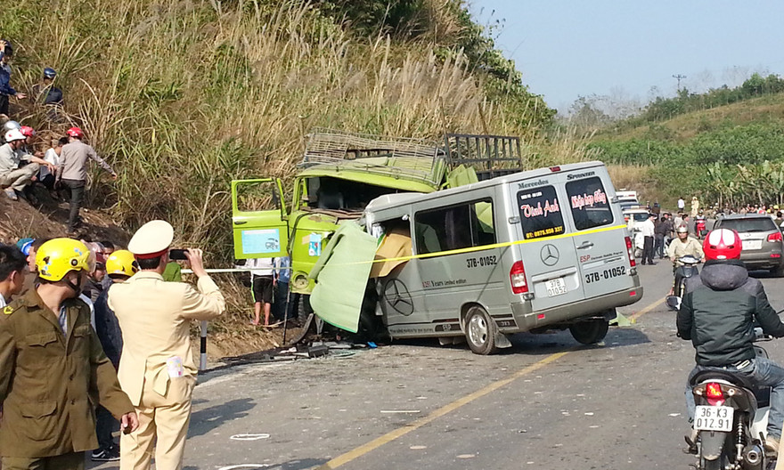 Hiện trường vụ tai nạn thảm khốc. Ảnh bạn đọc cung cấp
