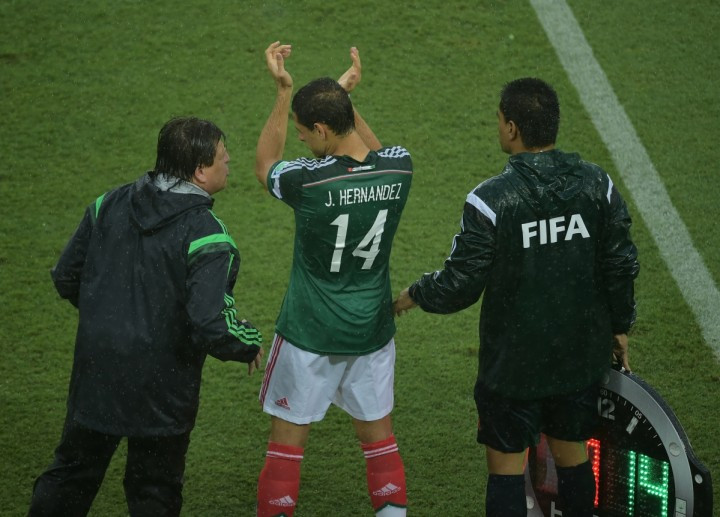 HLV Miguel Herrera khuyên Hernandez rời M.U.