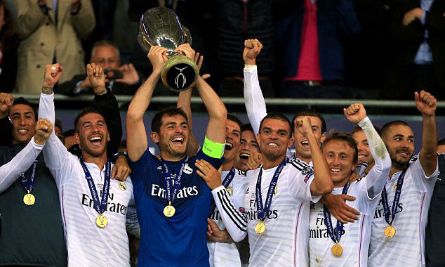 Ronaldo lập cú đúp, Real hả hê ôm Siêu Cup