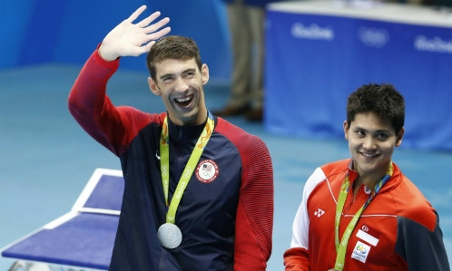 Joseph Schooling thắng chính thần tượng của mình để giành tấm HC vàng Olympic đầu tiên. Ảnh: Reuters.