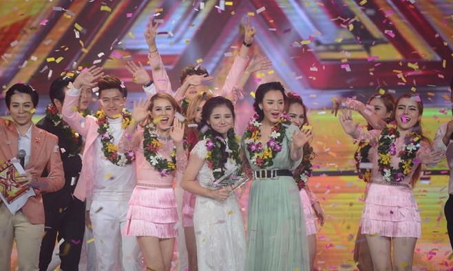 Minh Như bật khóc ngay khi được xướng tên trở thành quán quân Nhân tố bí ẩn 2016.