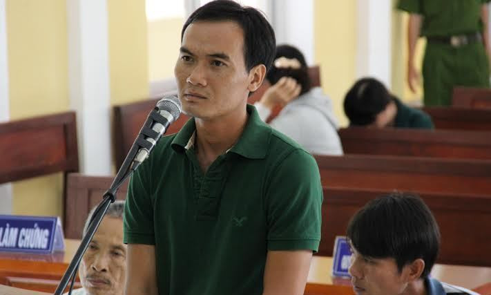 Duẩn và đồng bọn tại tòa.