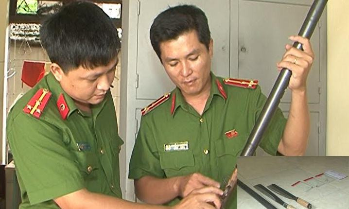 Công an kiểm tra tang vật vụ án. Ảnh: Công an Thanh Hóa.