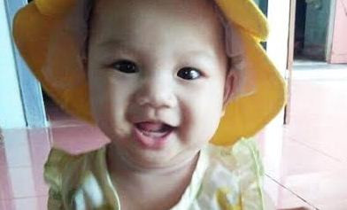 Bé gái bị bỏ rơi tại bệnh viện.