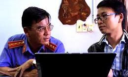 Ảnh phóng viên làm việc với ông Thương.