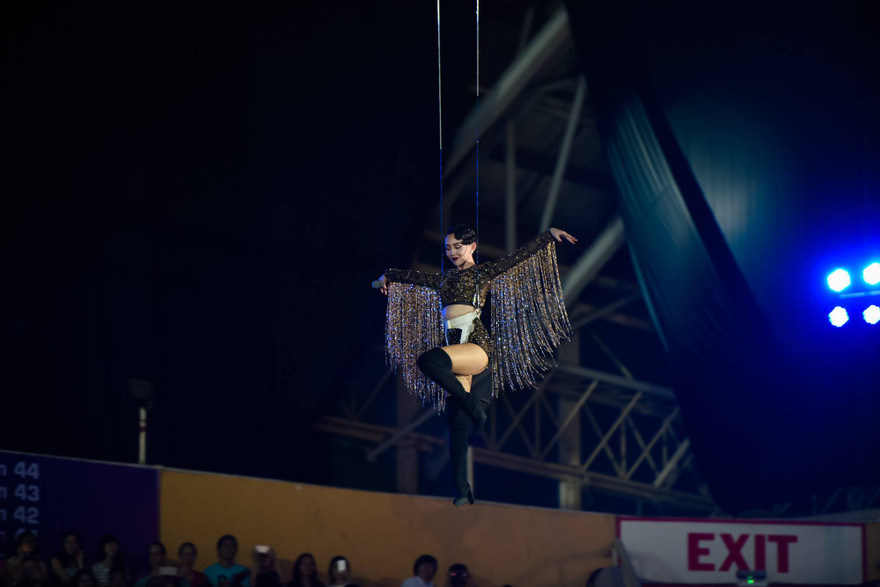 Đông Nhi, Tóc Tiên 'nóng 1.000 độ' tại đêm chung kết HHVN