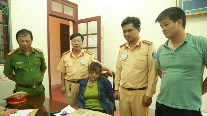 Đối tượng Nguyễn Thị Hoa và tang vật là 3kg ma túy và 200 viên ma túy tổng hợp. 